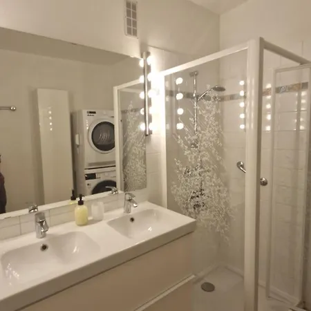 Et 95 M2 A 100m Du Lac, 3 Chambres, Parking شقة آنسي